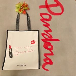 💋 NWT Pandora shopping tote with gorgeous bow included!